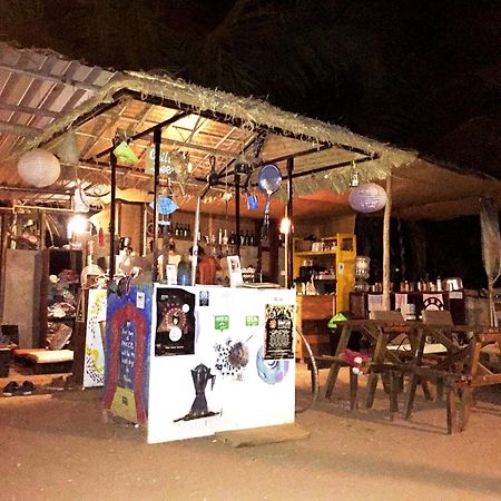 Wonderland Hostel Анджуна Екстериор снимка