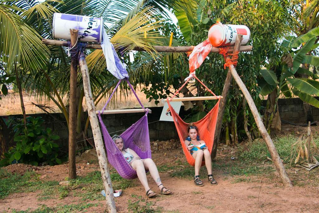 Wonderland Hostel Анджуна Екстериор снимка
