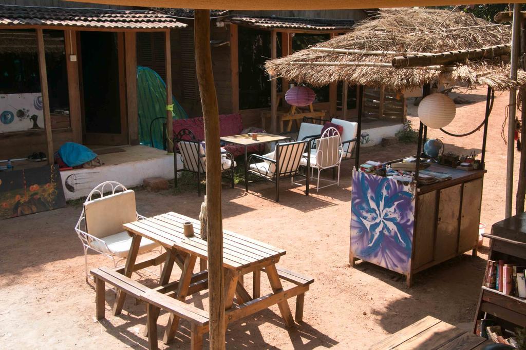 Wonderland Hostel Анджуна Екстериор снимка