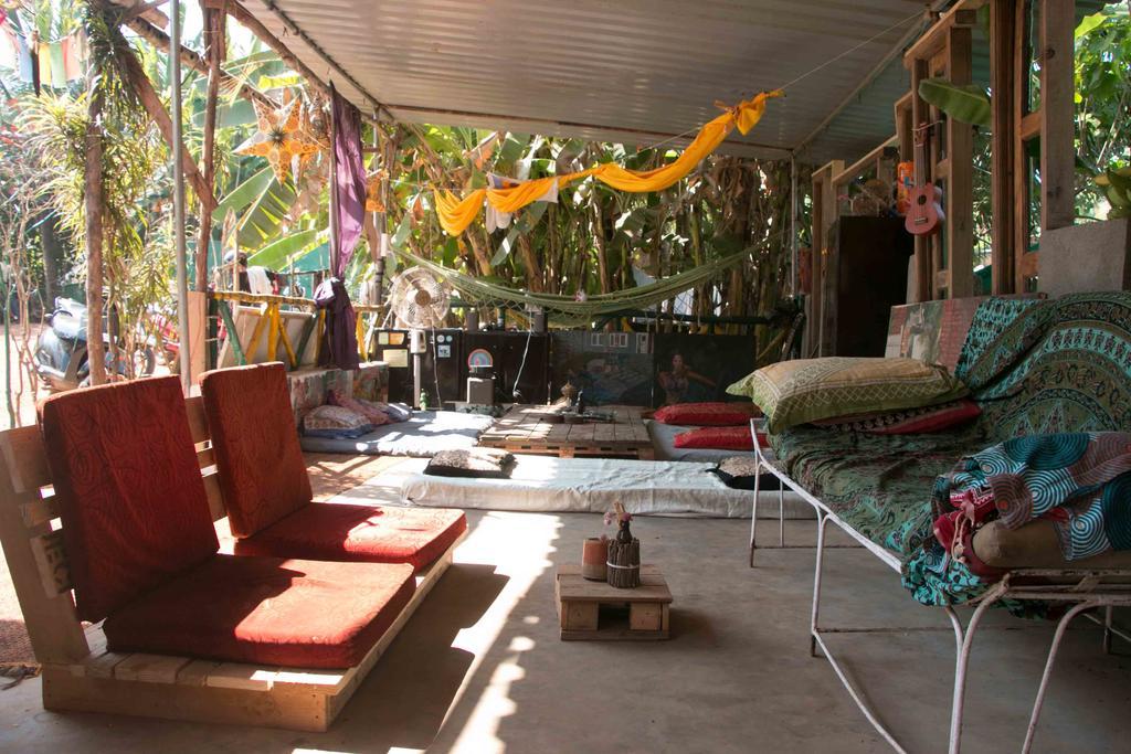 Wonderland Hostel Анджуна Екстериор снимка