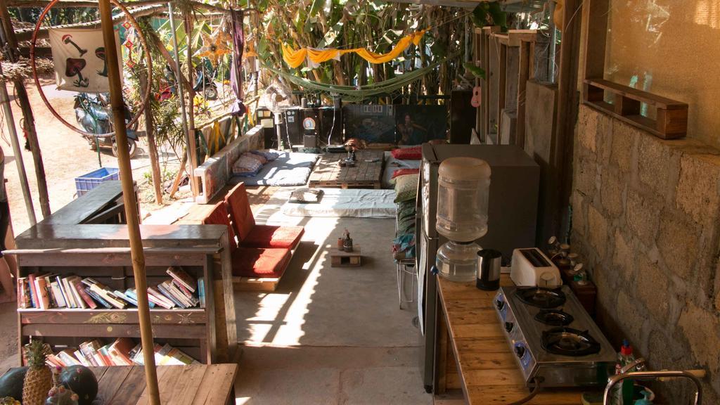 Wonderland Hostel Анджуна Екстериор снимка