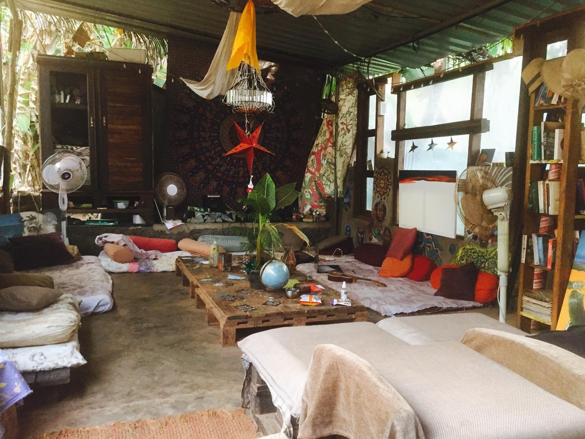 Wonderland Hostel Анджуна Екстериор снимка