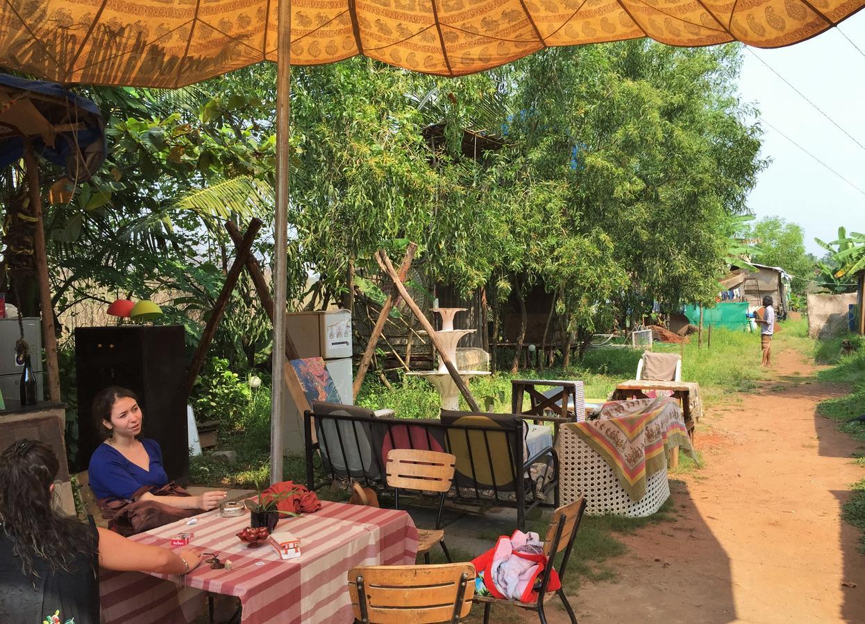Wonderland Hostel Анджуна Екстериор снимка