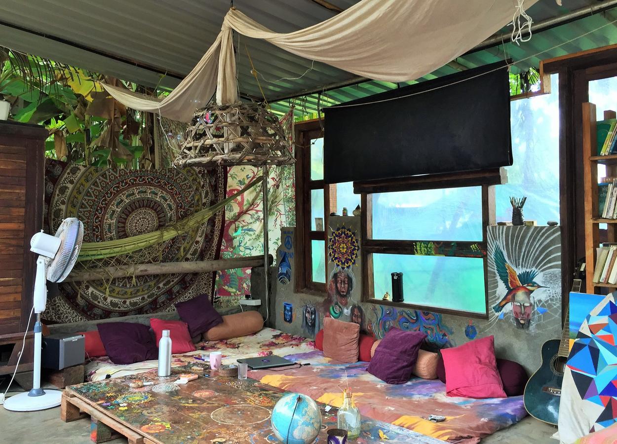 Wonderland Hostel Анджуна Екстериор снимка