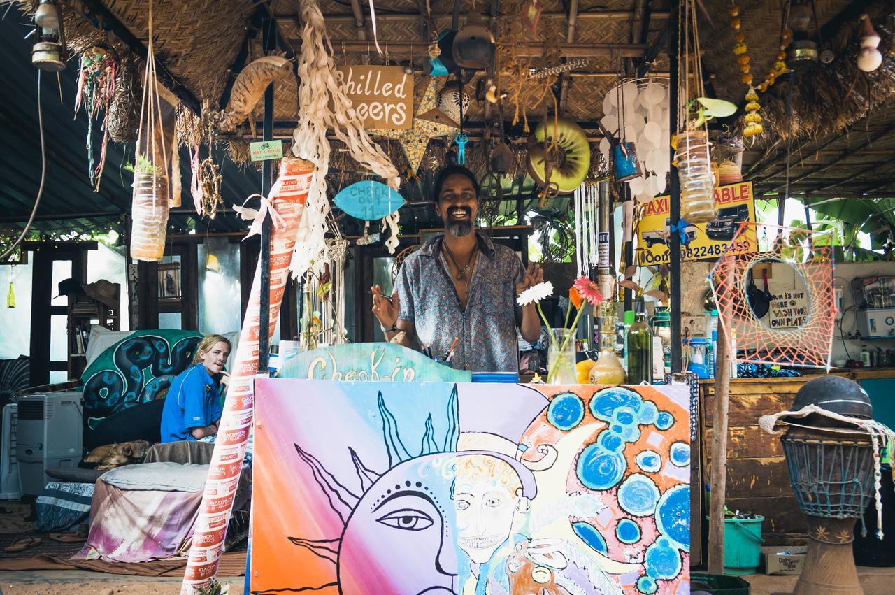 Wonderland Hostel Анджуна Екстериор снимка