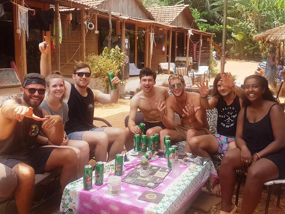 Wonderland Hostel Анджуна Екстериор снимка