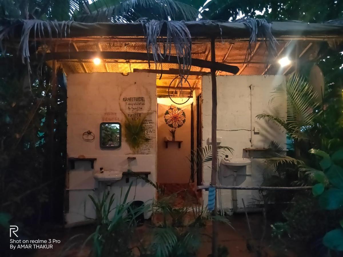 Wonderland Hostel Анджуна Екстериор снимка